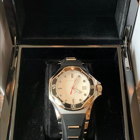 RARE 2015 Givenchy Five Shark Analog Sport Watch - Picture 2 of 8